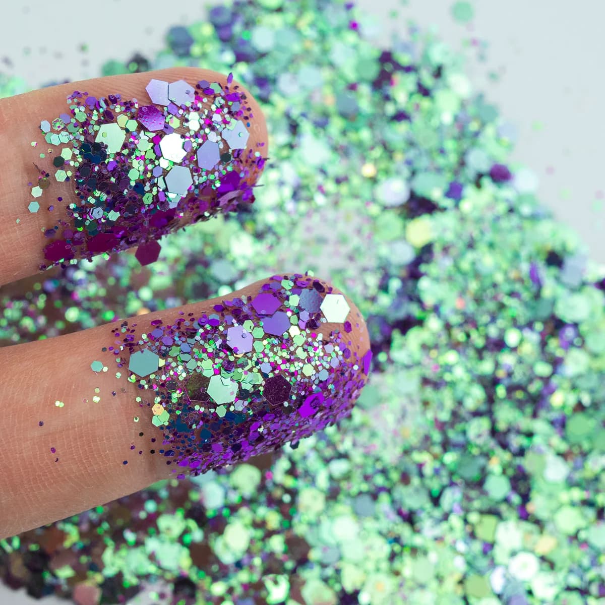 Chameleon Color-Shift PET Glitter Flakes AST-1602 specimen thumbnail 3