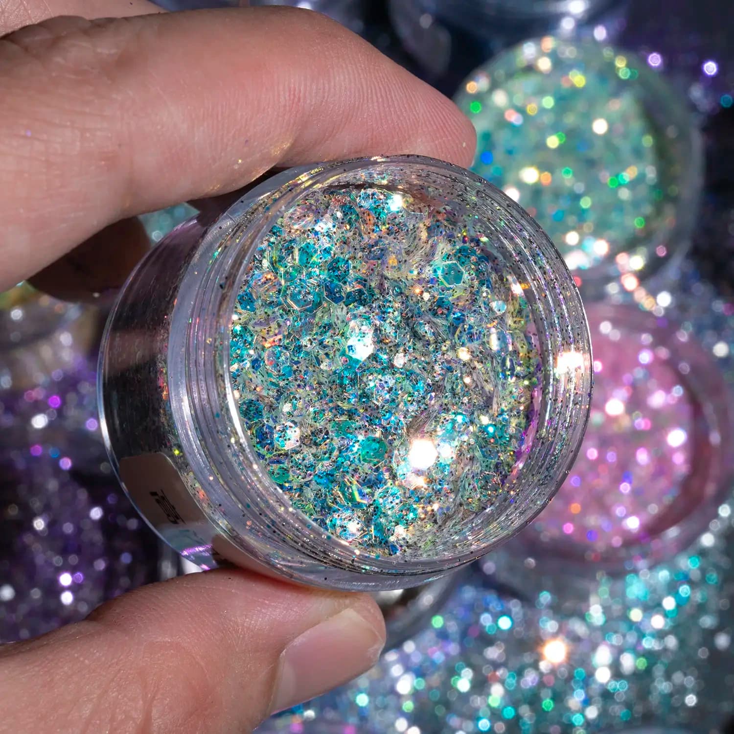 Glitter Supplier Customizes Wholesale 1kg Non-toxic Customized Eco-friendly Fine Chunky Polyester Glitter Resistant Solvent Body Nail Chunky Mixed Glitter Formulation
